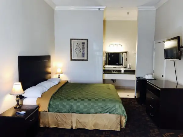 Castaic Inn Six Flags Valencia 8