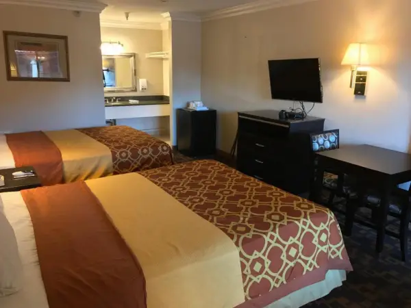 Castaic Inn Six Flags Valencia 10